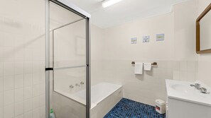 Baignoire, serviettes fournies