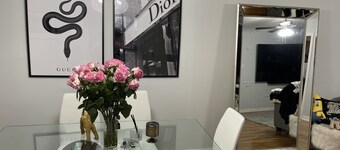 Lovely 2 bed/ bathroom apartment with open parking