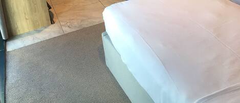 Ropa de cama hipoalergénica, minibar y espacio para trabajar con laptop