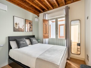 Two-Bedroom Apartment with Balcony | Individually decorated, individually furnished, blackout drapes - Limehome Granada Calle Mirasol (Granada)