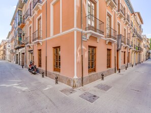 Front of property - Limehome Granada Calle Mirasol (Granada)