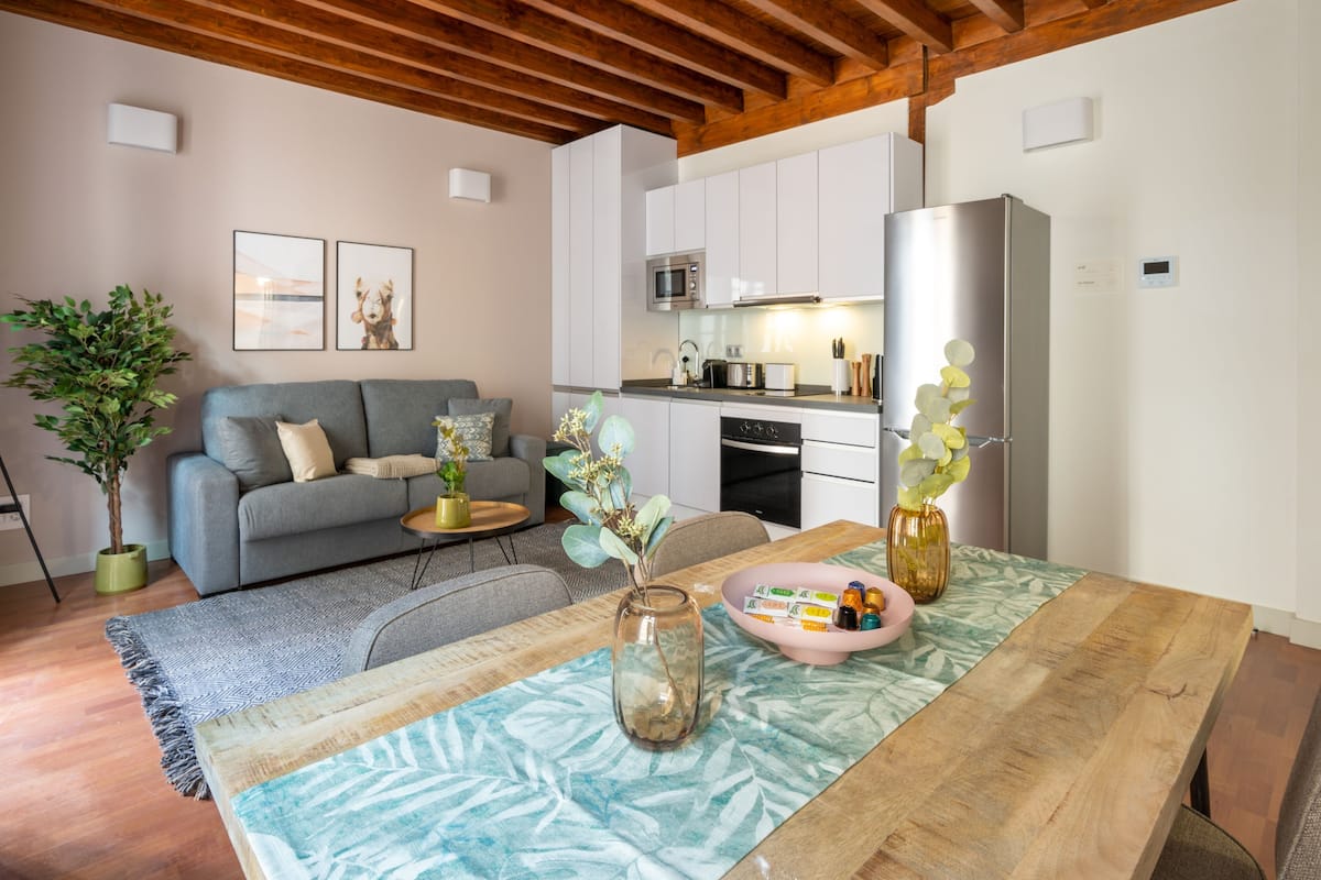 One-Bedroom Apartment with Balcony | 1 bedroom, individually decorated, individually furnished