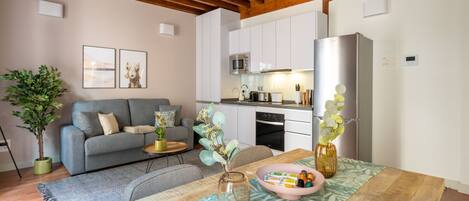 One-Bedroom Apartment with Balcony | 1 bedroom, individually decorated, individually furnished