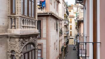 One-Bedroom Apartment with Balcony | Terrace/patio