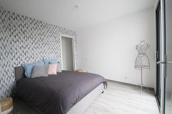 2 bedrooms, iron/ironing board, travel cot, WiFi