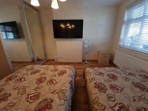 3 bedrooms, in-room safe, desk, iron/ironing board