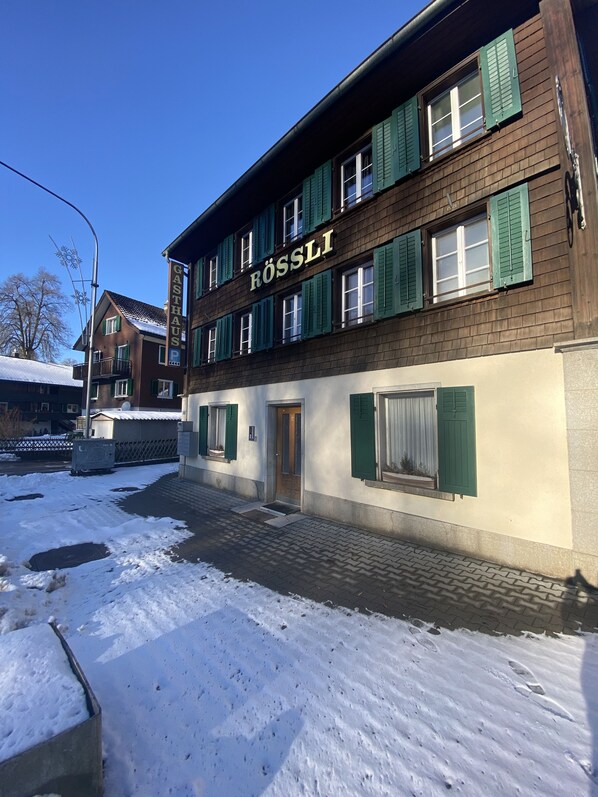 Fachada de la propiedad