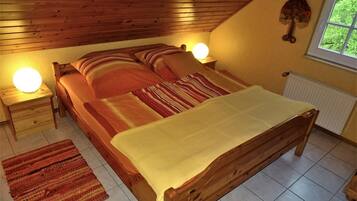 4 bedrooms, iron/ironing board, travel cot, free WiFi