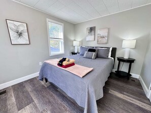 4 habitaciones, escritorio, tabla de planchar con plancha y wifi gratis 