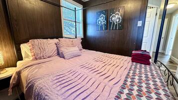 4 bedrooms, desk, iron/ironing board, free WiFi