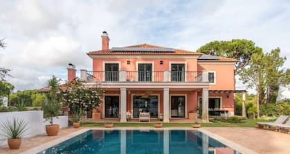 Great Family Villa w/ Pool & garden daily cleaning