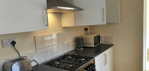 Full-size fridge, microwave, oven, stovetop - The Fenton Lodge (Stoke-on-Trent)