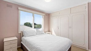 4 slaapkamers, een bureau, wifi, beddengoed