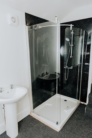 Bathroom - Regent Park House (Stoke-on-Trent)