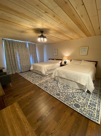 Premium bedding, minibar, individually furnished, iron/ironing board