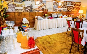 Daily buffet breakfast (CZK 200 per person)
