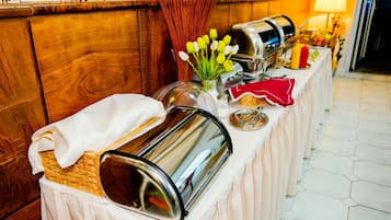 Daily buffet breakfast (CZK 200 per person)
