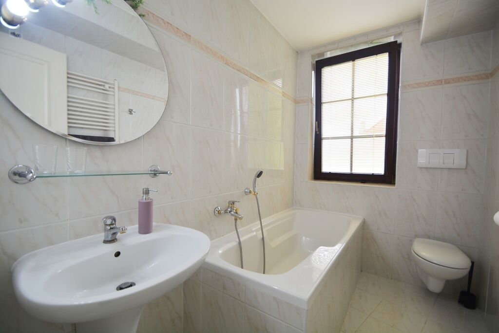Standard Double Room (6) | Bathroom | Bathtub, jetted bath, hair dryer, towels
