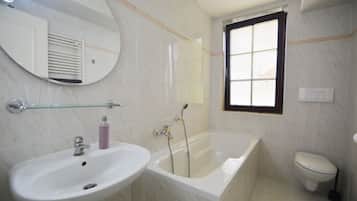 Standard Double Room (6) | Bathroom | Bathtub, jetted bath, hair dryer, towels