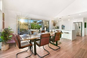 Dining - Perfect Escape Waterfront Central - 4BR, Pool (Benowa)
