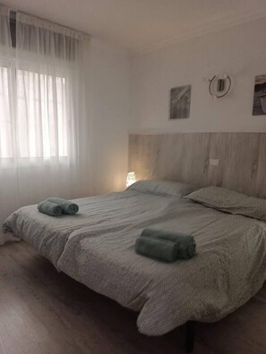 Strykejern/-brett, reiseseng for barn, wi-fi og sengetøy