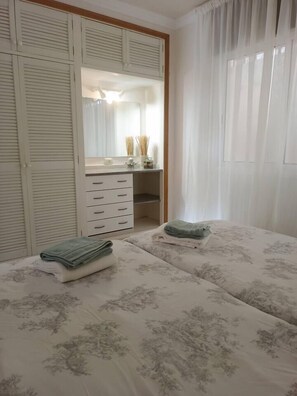 Iron/ironing board, travel crib, WiFi, bed sheets - Sunset view  in La Romantica (Los Realejos)