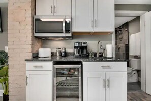 Private kitchen - Modern Studio in Trendy Neighborhood Near Downtown (Chattanooga)