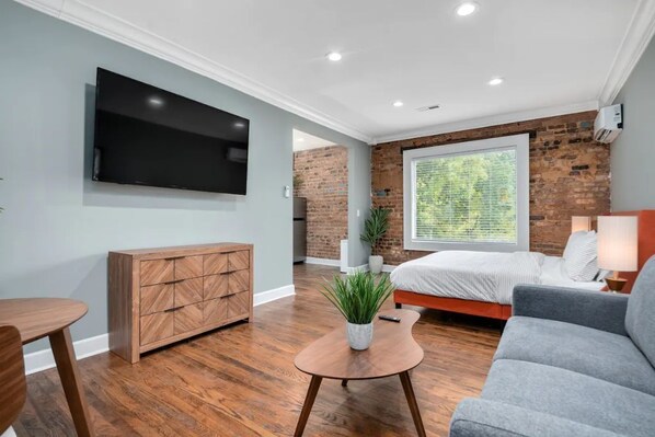 Living area - Chic Studio in Trendy Neighborhood Near Downtown (Chattanooga)