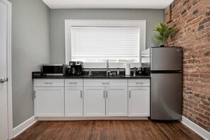 Private kitchen - Chic Studio in Trendy Neighborhood Near Downtown (Chattanooga)