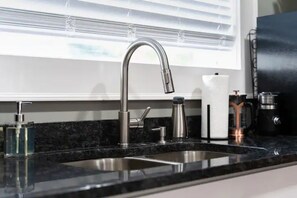 Private kitchen - Chic Studio in Trendy Neighborhood Near Downtown (Chattanooga)