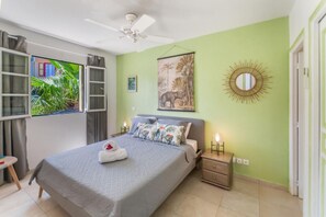 Ferros/tábuas de passar roupa, Wi-Fi, roupa de cama