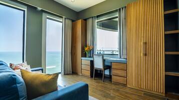 Hypo-allergenic bedding, minibar, in-room safe, individually decorated
