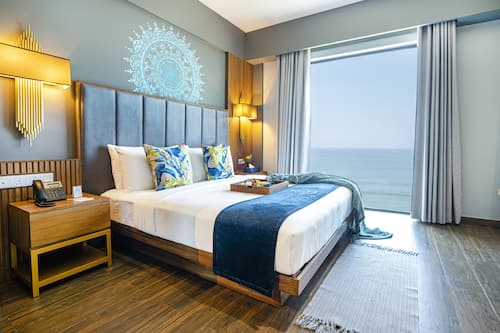 Presidentiële suite, 2 slaapkamers, uitzicht op zee | Hypoallergeen beddengoed, een minibar, een kluis op de kamer