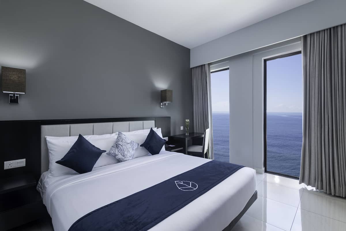 Bộ đồ giường kháng dị ứng, minibar, két bảo mật tại phòng, bàn 