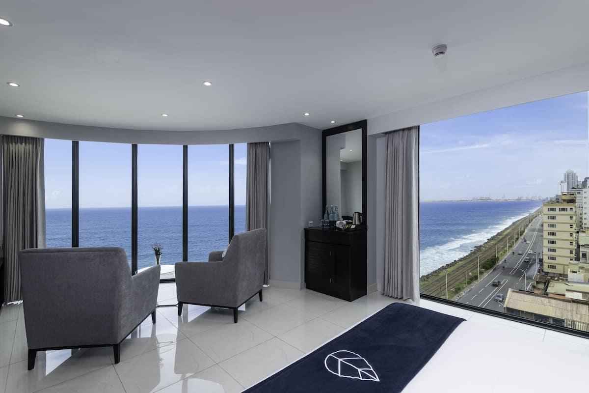 Signature Panoramic Sea Front View | 2 bedrooms, hypo-allergenic bedding, minibar, in-room safe