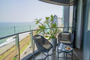 Suite presidencial, 2 habitaciones, vistas al mar | Balcón