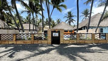 Panoramic Chalet, 3 Bedrooms, Ocean View, Beachside | Free WiFi, bed sheets