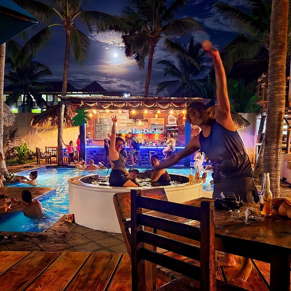 4 outdoor pools, open 9:00 AM to 10:00 AM, sun loungers