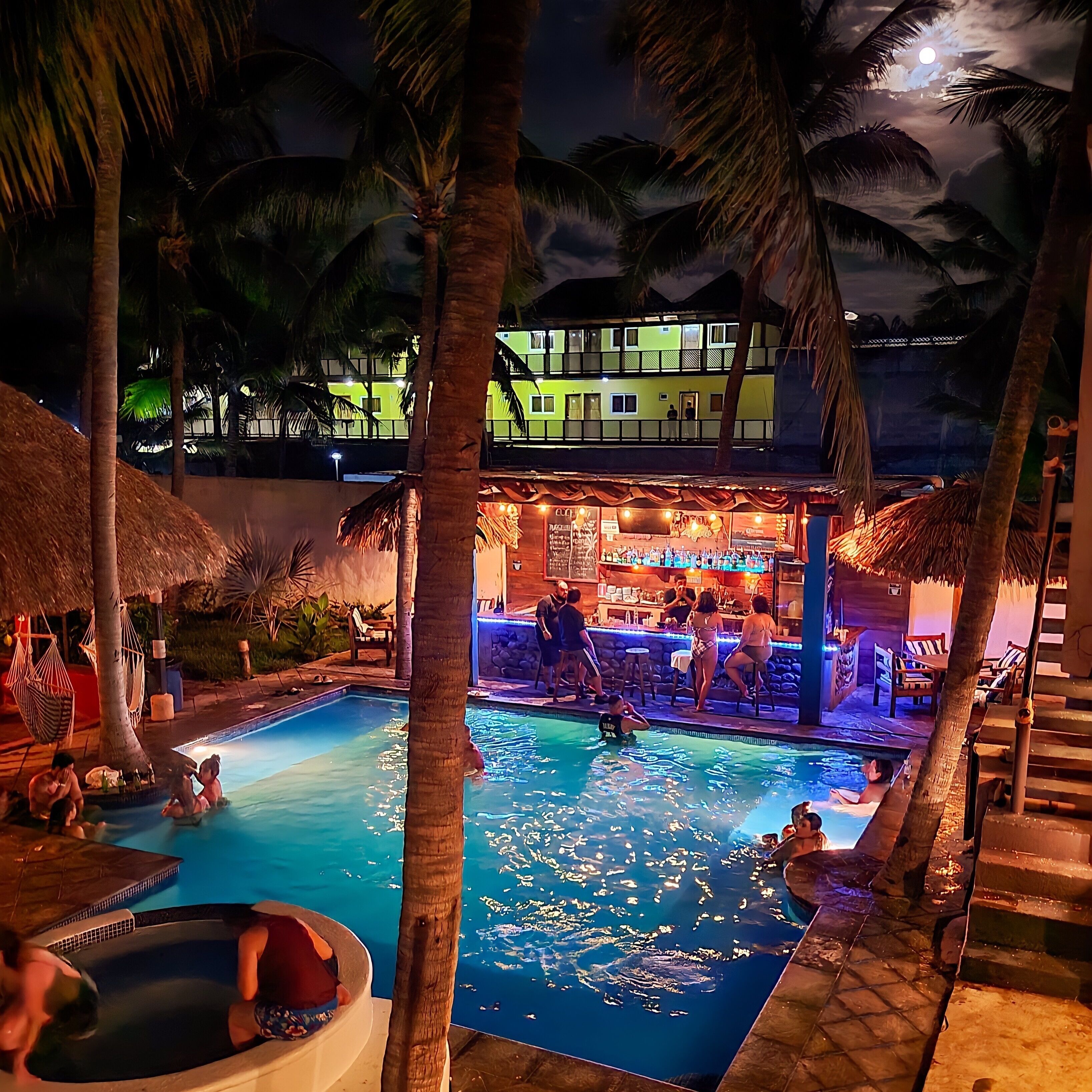 4 outdoor pools, open 9:00 AM to 10:00 AM, pool loungers