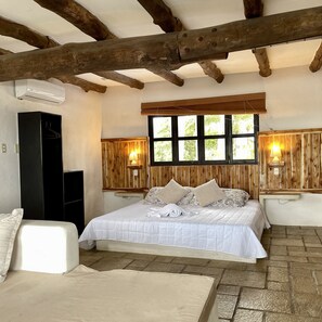 Junior Room, 1 King Bed, Balcony, Ocean View