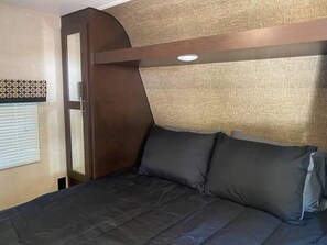 1 bedroom, iron/ironing board, WiFi, bed sheets - Professor Rousseau's Fishing RV Retreat (Crystal River)