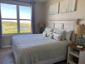 2 Schlafzimmer, Schreibtisch, Bügeleisen/Bügelbrett, Reisekinderbett