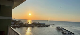 Boat, Beach, Fish, Relax! Premium, Top Floor Views of The Bay!