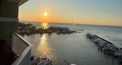 Boat, Beach, Fish, Relax! Premium, Top Floor Views of The Bay!