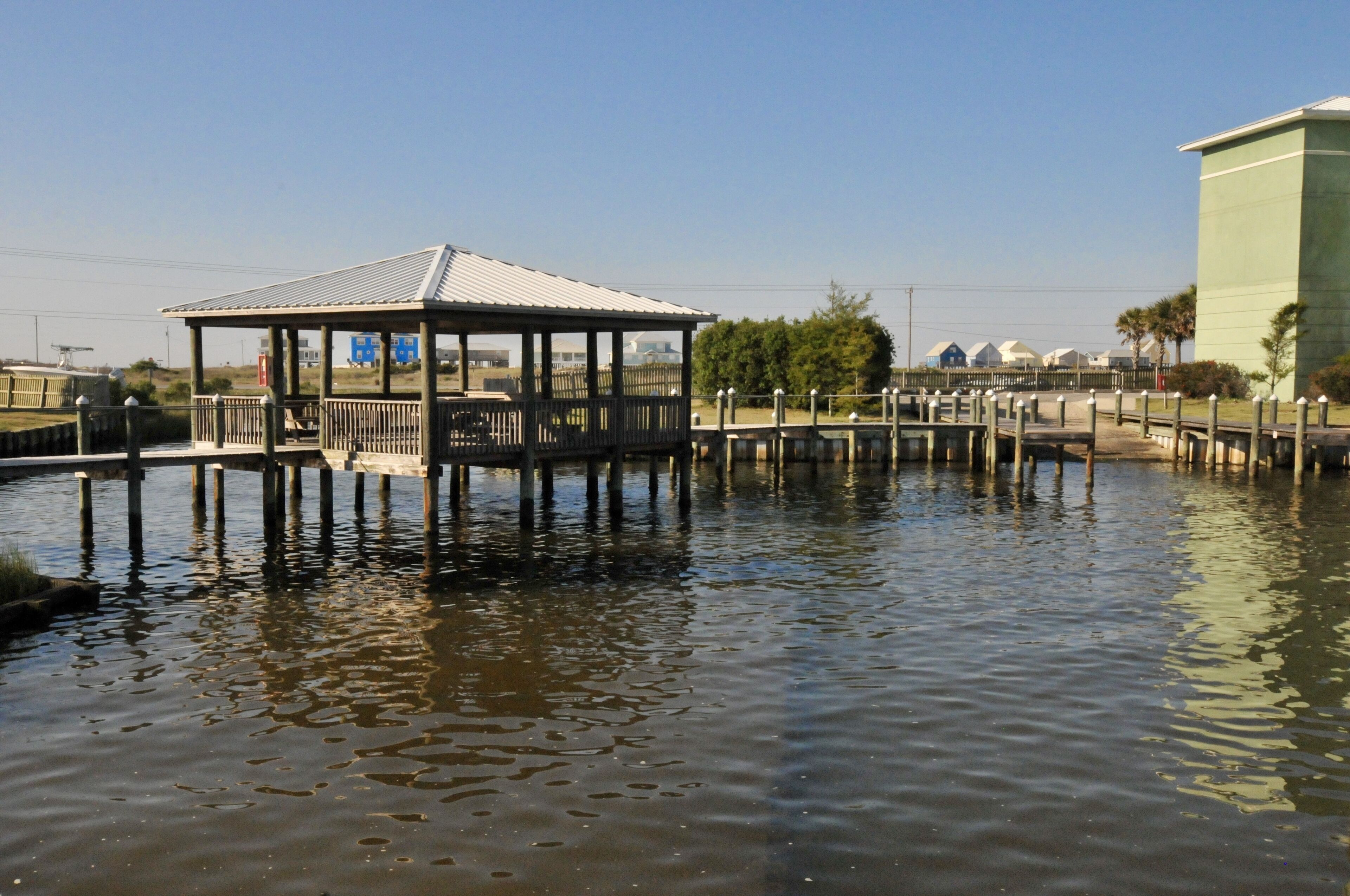 Common pavilion, with multiple picnic tables.