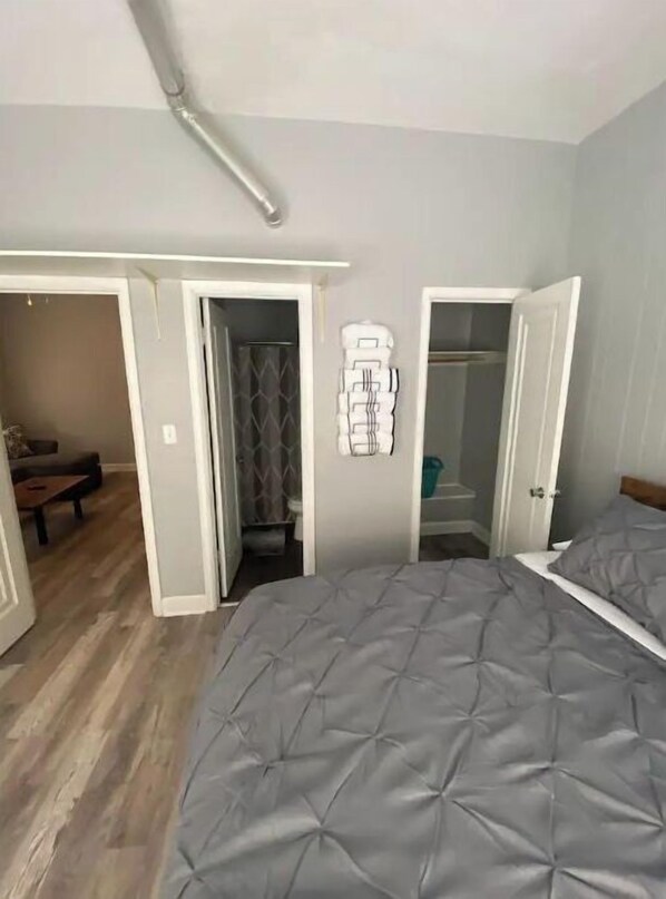 1 bedroom, desk, iron/ironing board, free WiFi