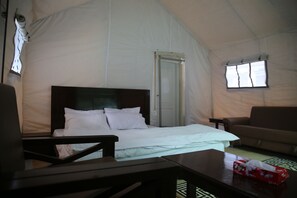 6 bedrooms - Luxury Resort in Kumrat. 5 min from the waterfall. (Kumrat Valley)