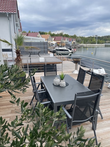 Ferienhaus Heinz, directly on the lake with its own bathing jetty!