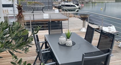 Ferienhaus Heinz, directly on the lake with its own bathing jetty!