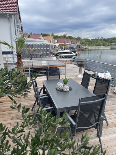 Ferienhaus Heinz, directly on the lake with its own bathing jetty!